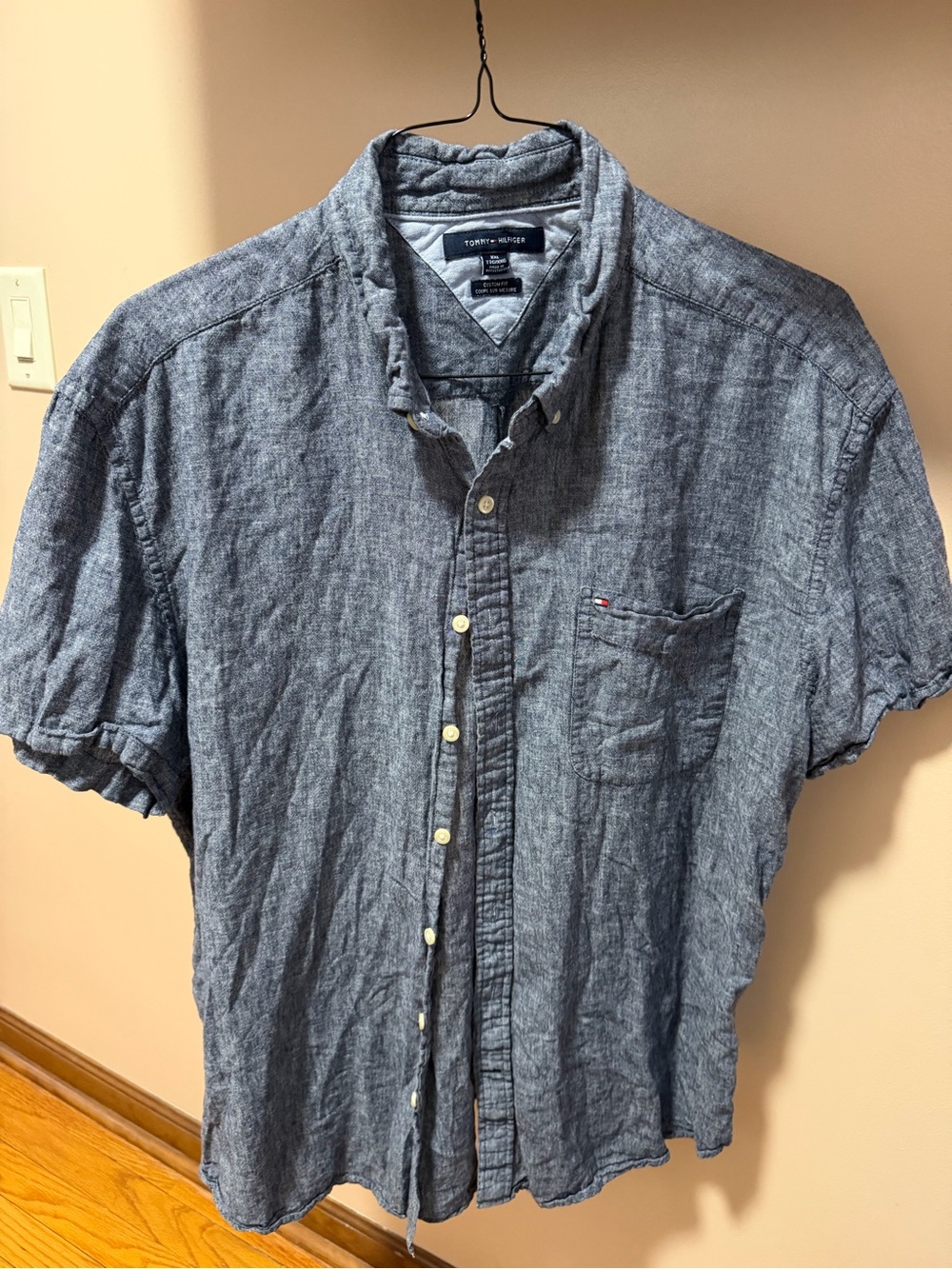 Tommy Hilfiger Men’s Heathered Blue Short-Sleeve Button-Down Shirt